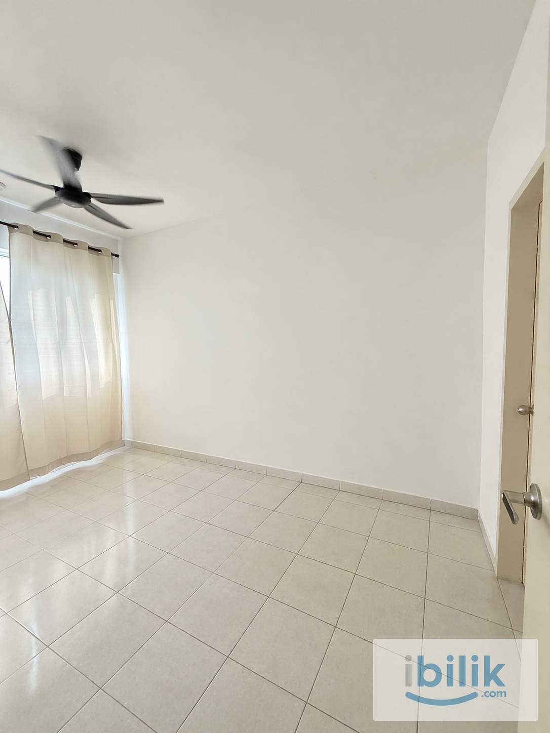 Master Bedroom (Airport View) - Image 1