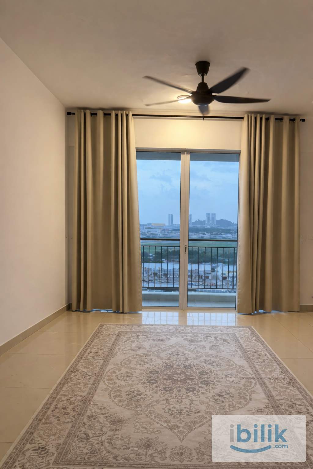 Master Bedroom (Airport View) - Image 5