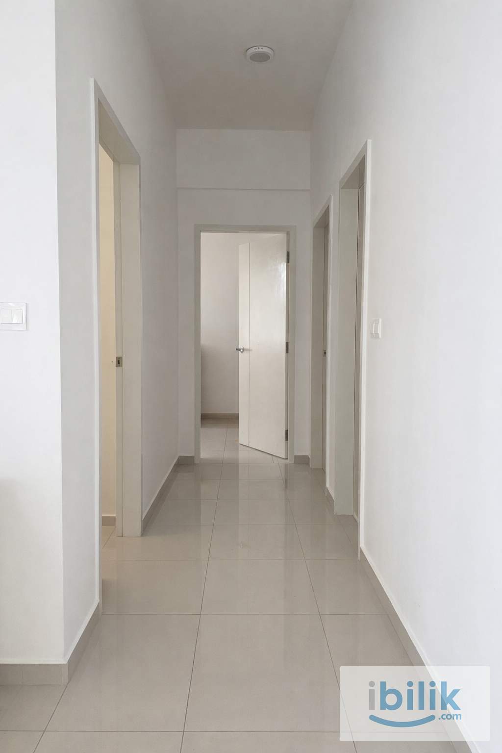 Middle Room (Airport View) - Image 3