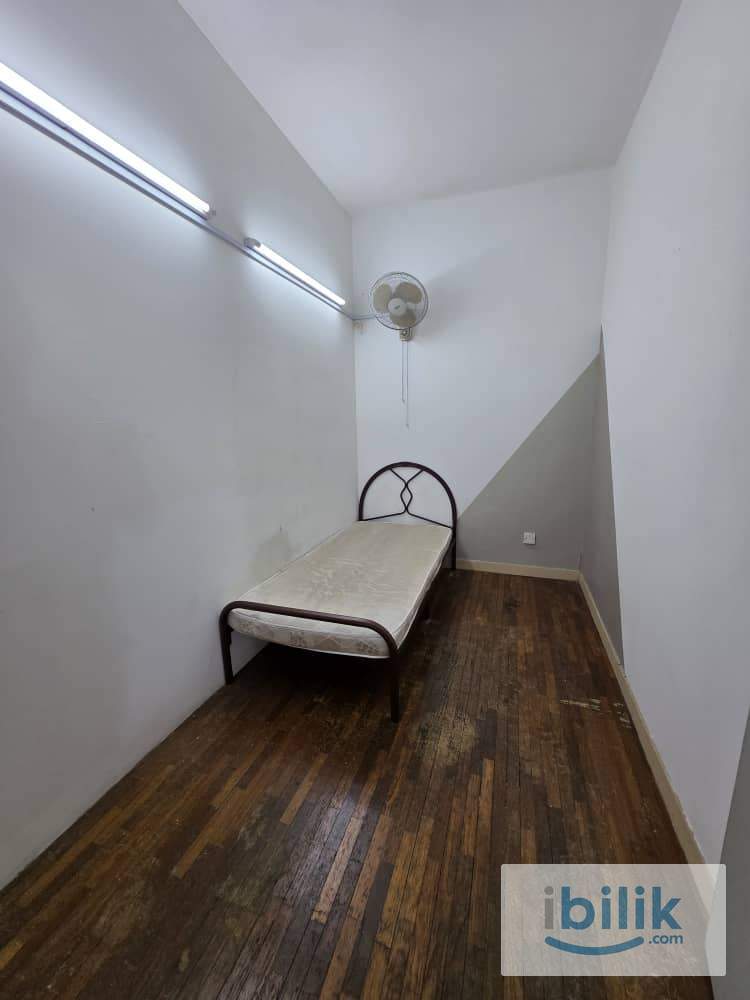 🏡🏡 kemuning utama-shah alam-sek 33-single room-immediately move in - Image 1