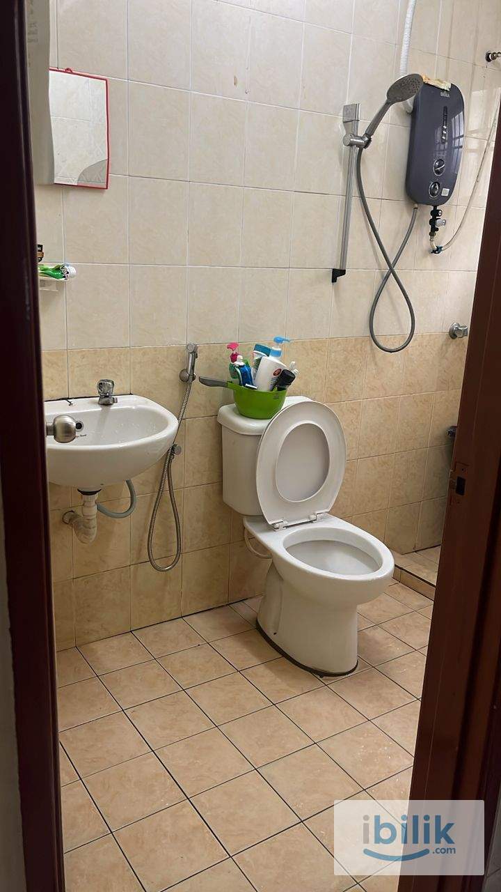 🏡🚪SHAH ALAM SINGLE ROOM-BUKIT RIMAU SEK 32- available now-immediately move in now - Image 4