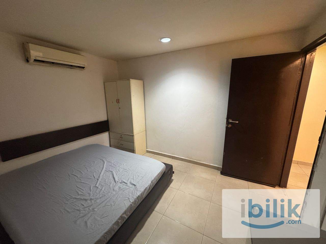 **near train mrt room - kota damansara-private toilet room-low deposit zero deposit-move in now** - Image 1