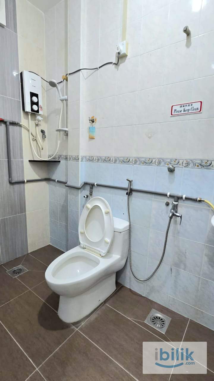 Bukit Indah | Balcony Room | No Agent Fee - Image 4