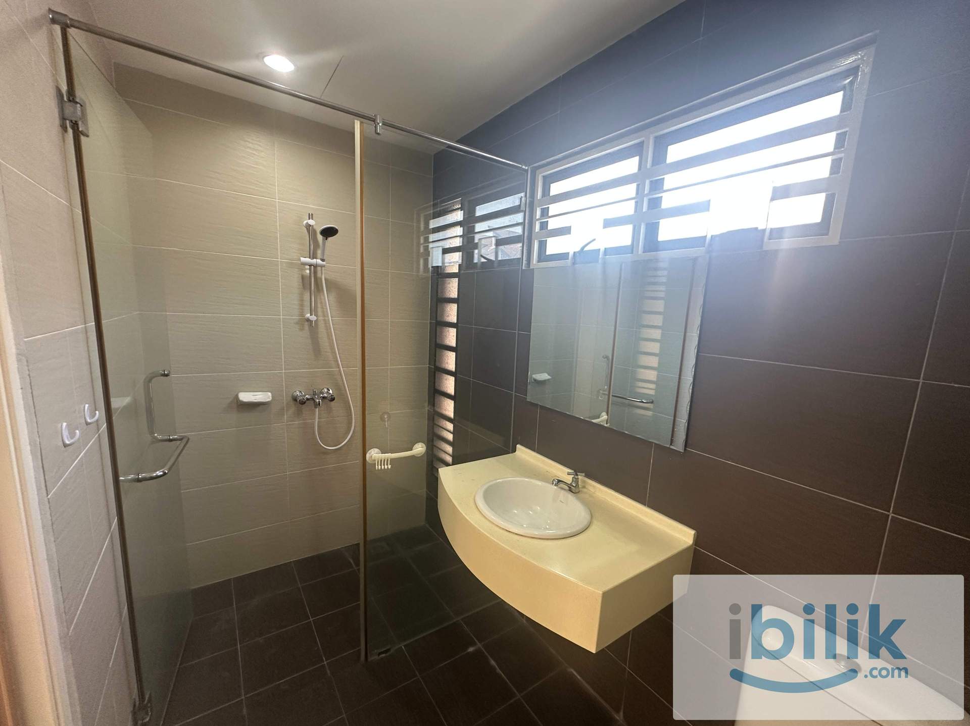 Brand New & Fully Renovated – Master Room at South Home, Bayan Lepas - Image 5