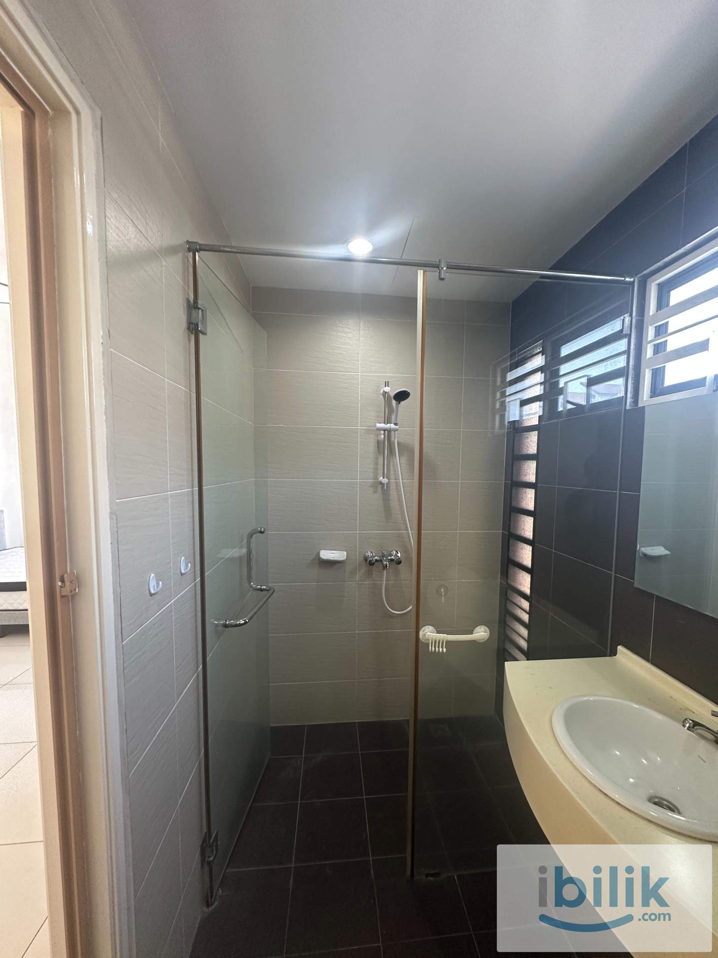 South Home Bayan Lepas – Brand New Master Room RM800 Free Carpark - Image 4