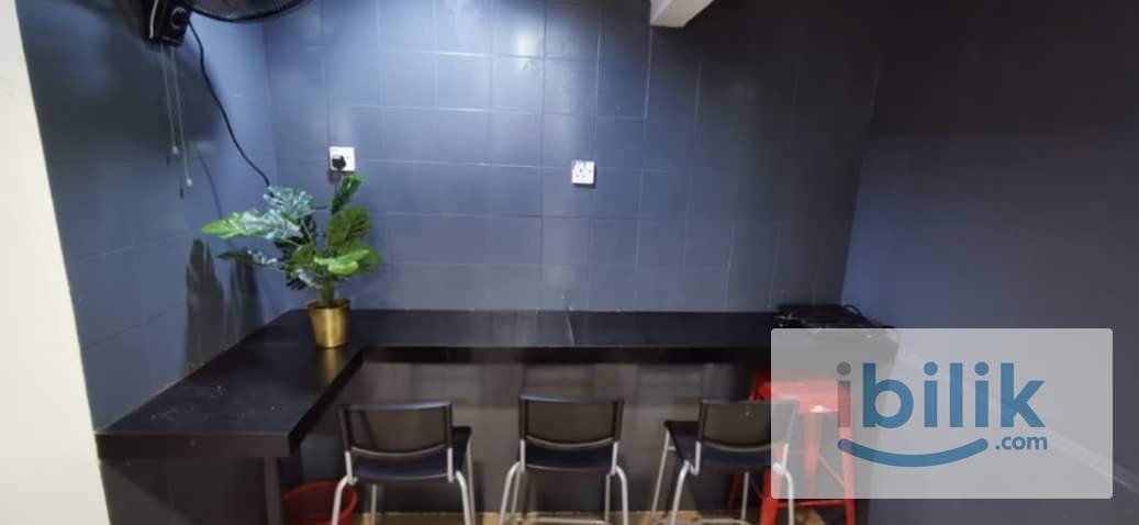 Master Room In Block D1 - Image 1
