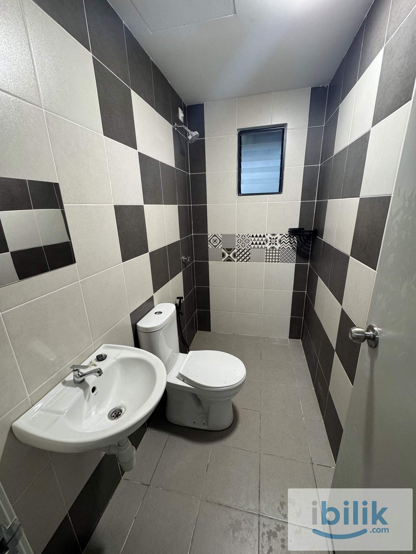 kajang 2 residency emas medium room - Image 4