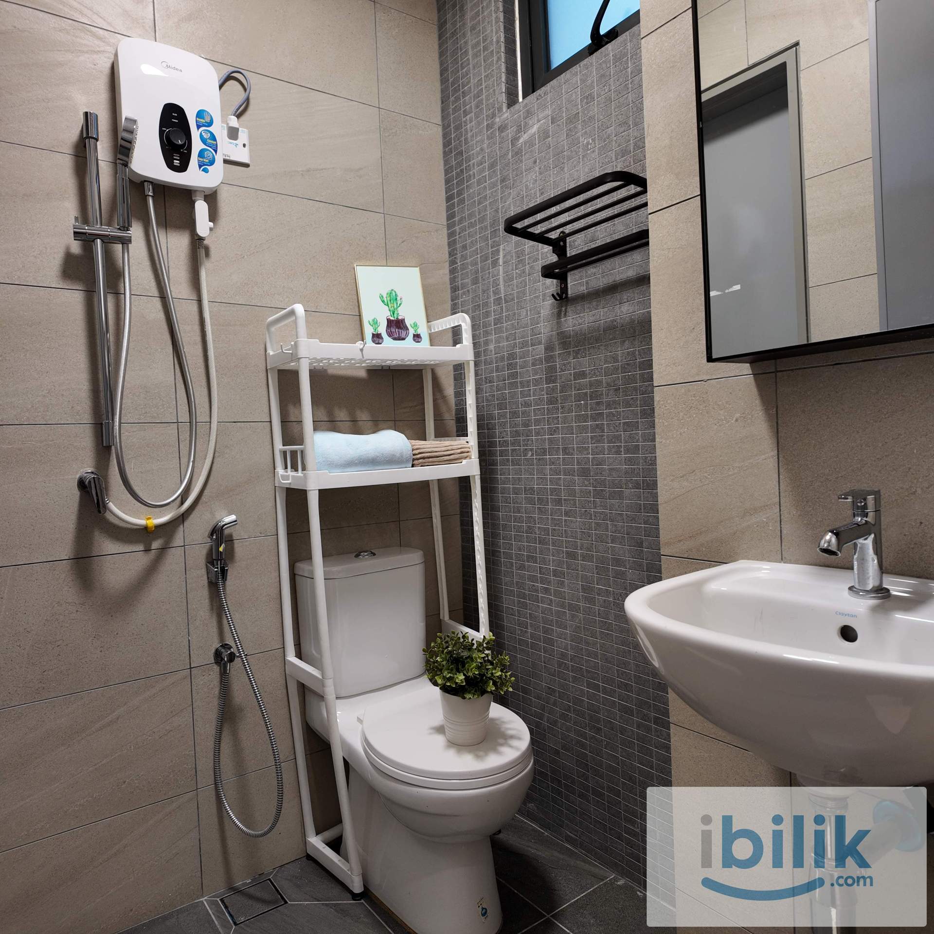 Room at D'sevn, Bandar Sunway - Image 4