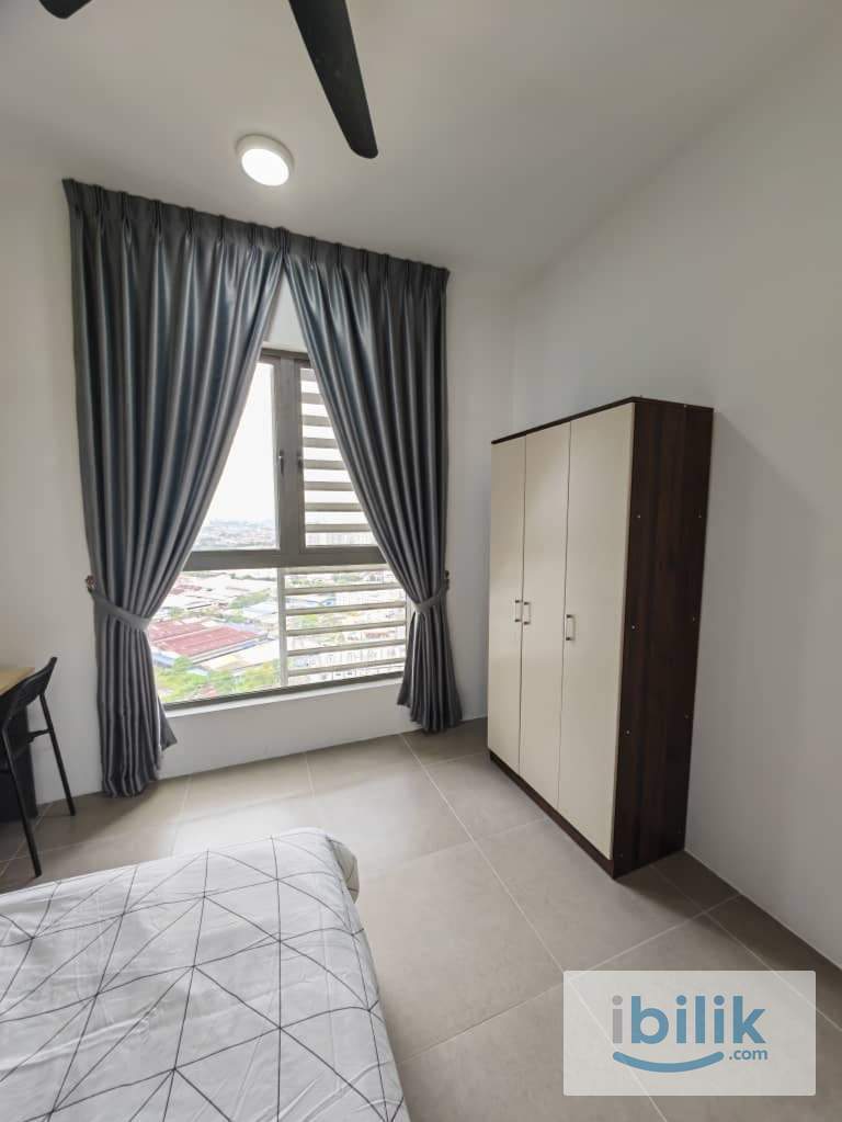 Middle Room  - Image 6