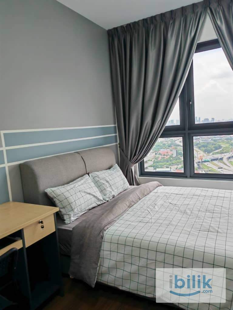 MASTER BEDROOM - Image 1