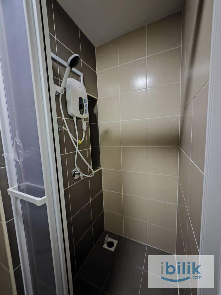 MASTER ROOM AT RAZAK CITY - Image 8