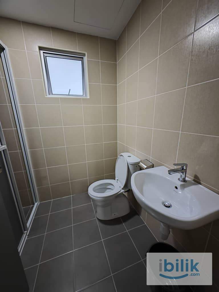 MASTER ROOM AT RAZAK CITY - Image 7