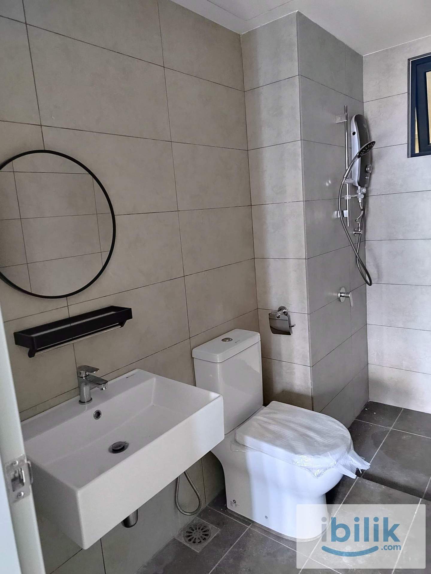 Fully Furnished Medium Room For Rent @ M Luna Residence Kepong - Image 4