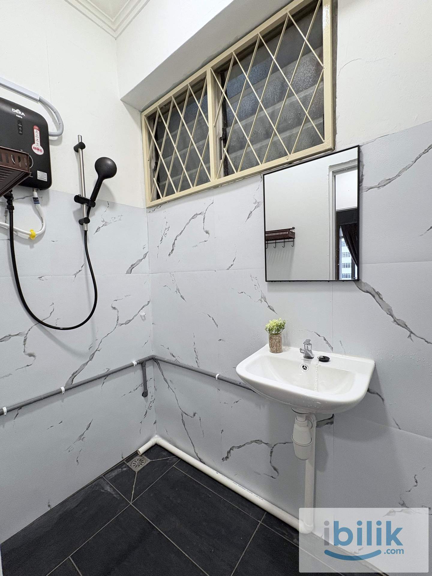 Fully Furnished Middle Room for Rent at Kelana Puteri! Near Paradaigm Mall & LRT! - Image 2