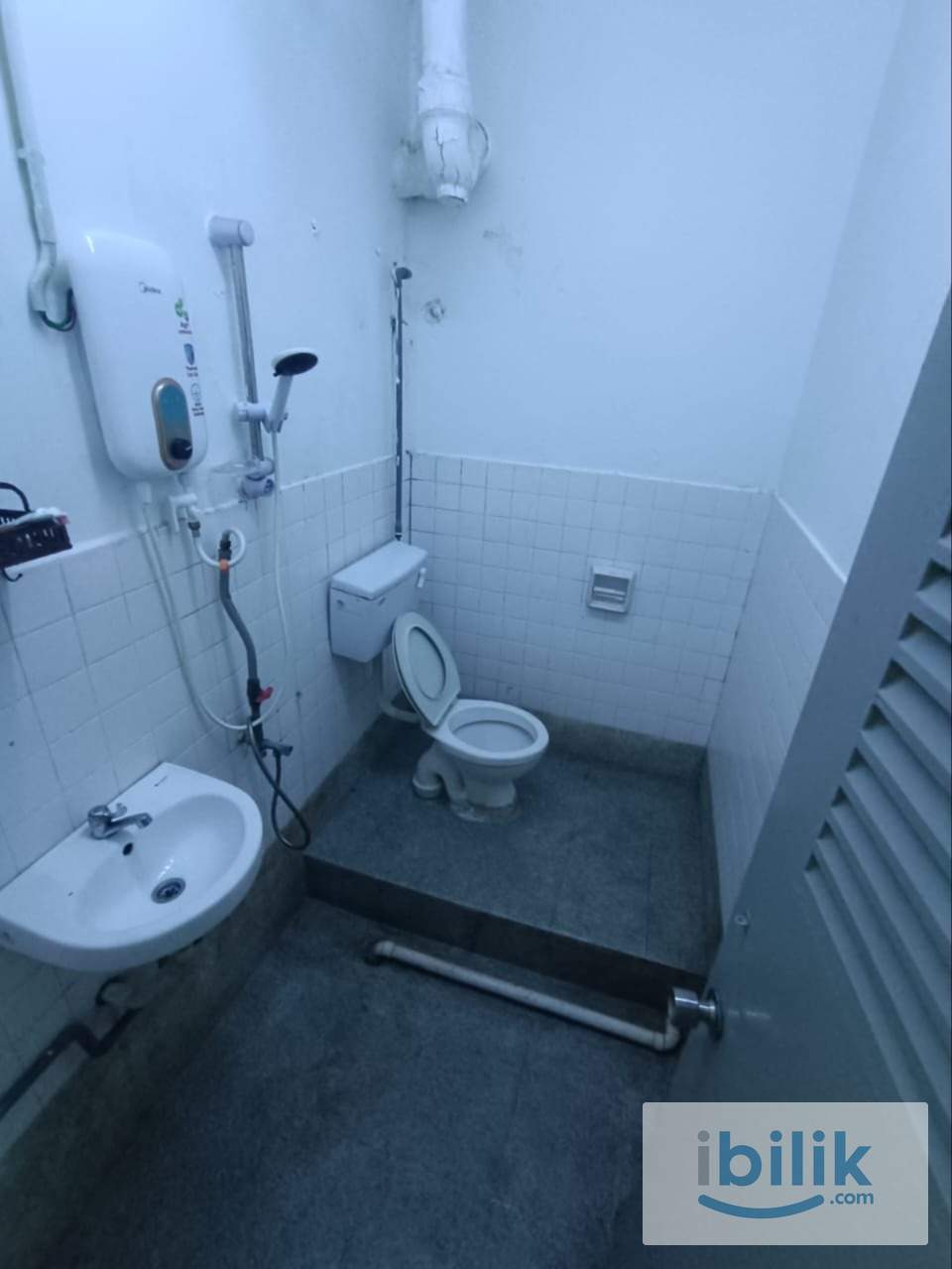 GET EARLY BIRD OFFER 🔊 Female Unit Single Room infront LRT IOI Puchong - Image 2