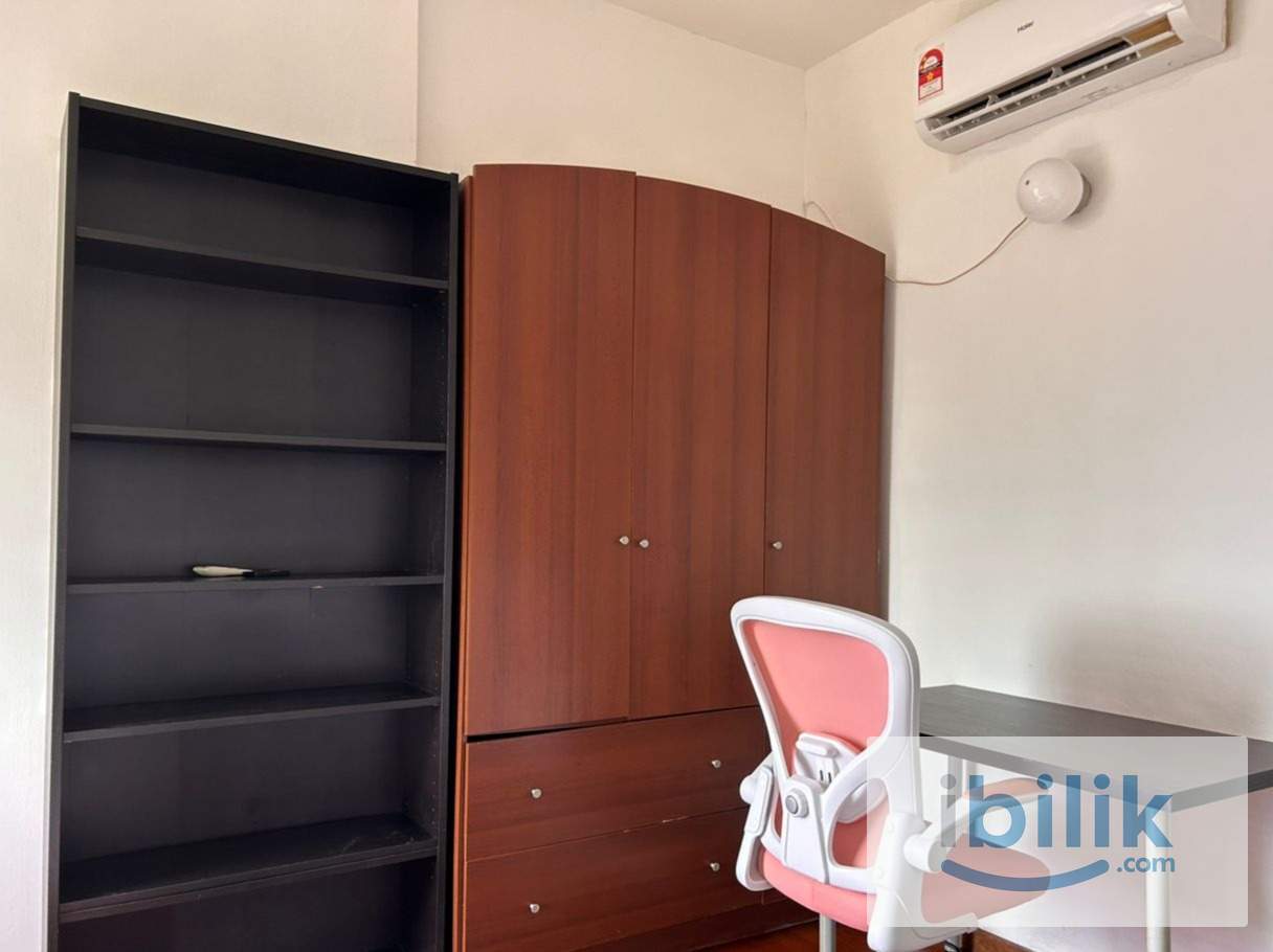Middle Room - Image 1