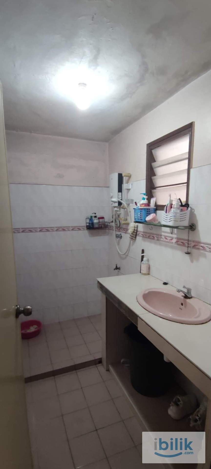 Middle Room for Rent Female Only unit Seapark taman paramount - Image 2