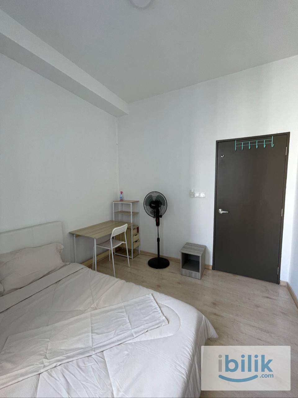 Middle Small room at The Henge (Free rental promotion) - Image 2
