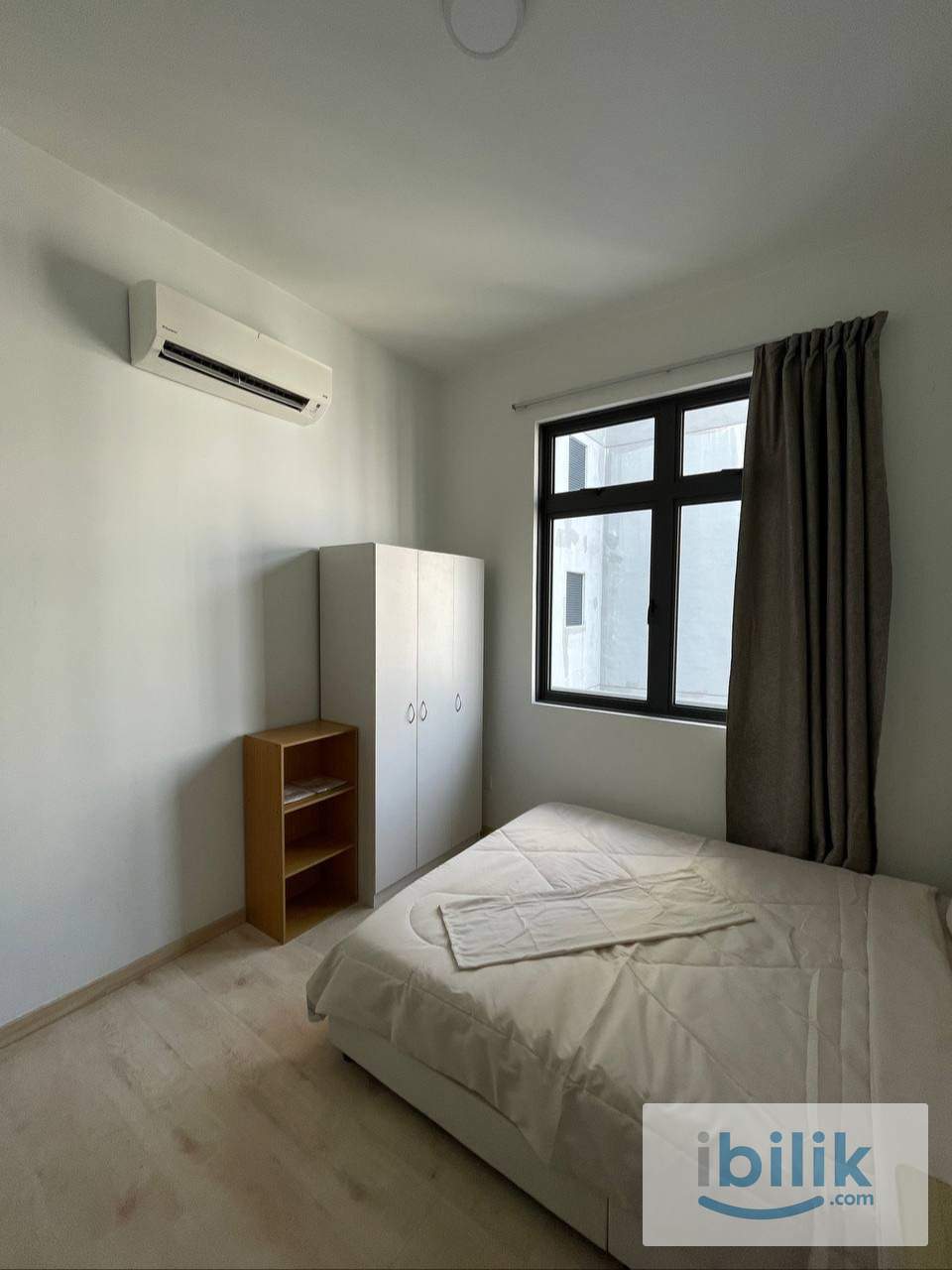 Middle Small room at The Henge (Free rental promotion) - Image 3