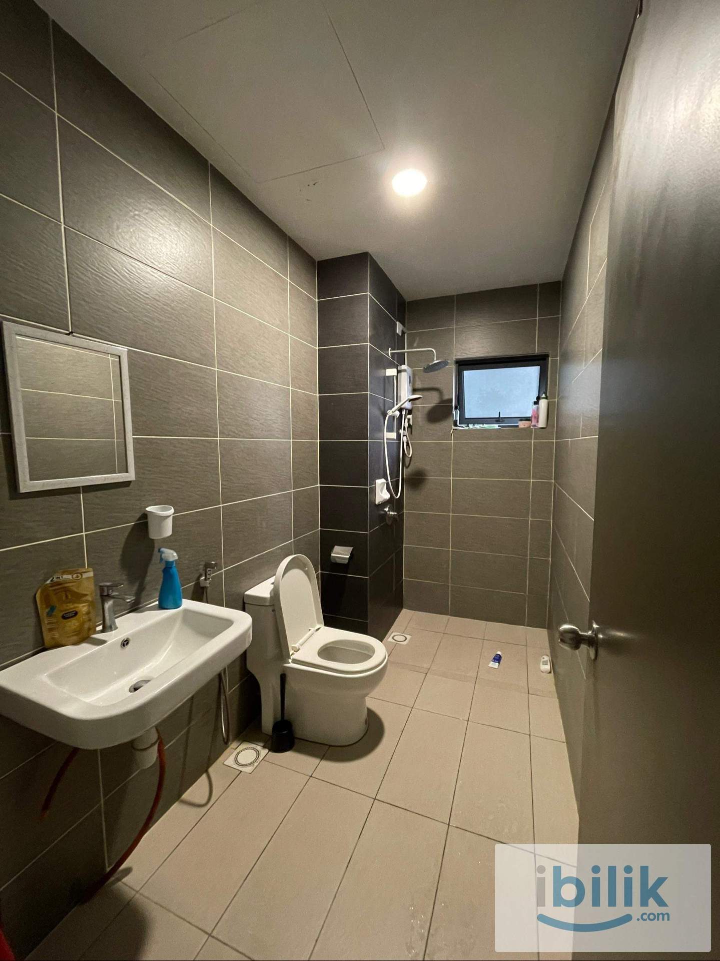 Middle Small room at The Henge (Free rental promotion) - Image 4