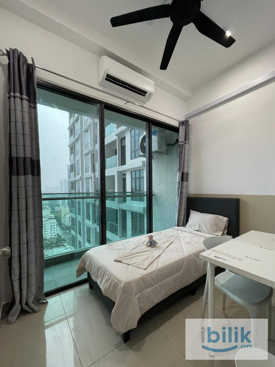 Single Balcony Room at Verando Residence (Free room rental) - Image 1
