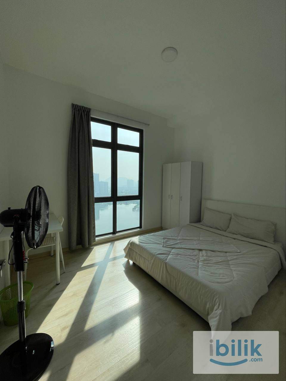 Middle Large Room at The Henge (Free rental promotion) - Image 1