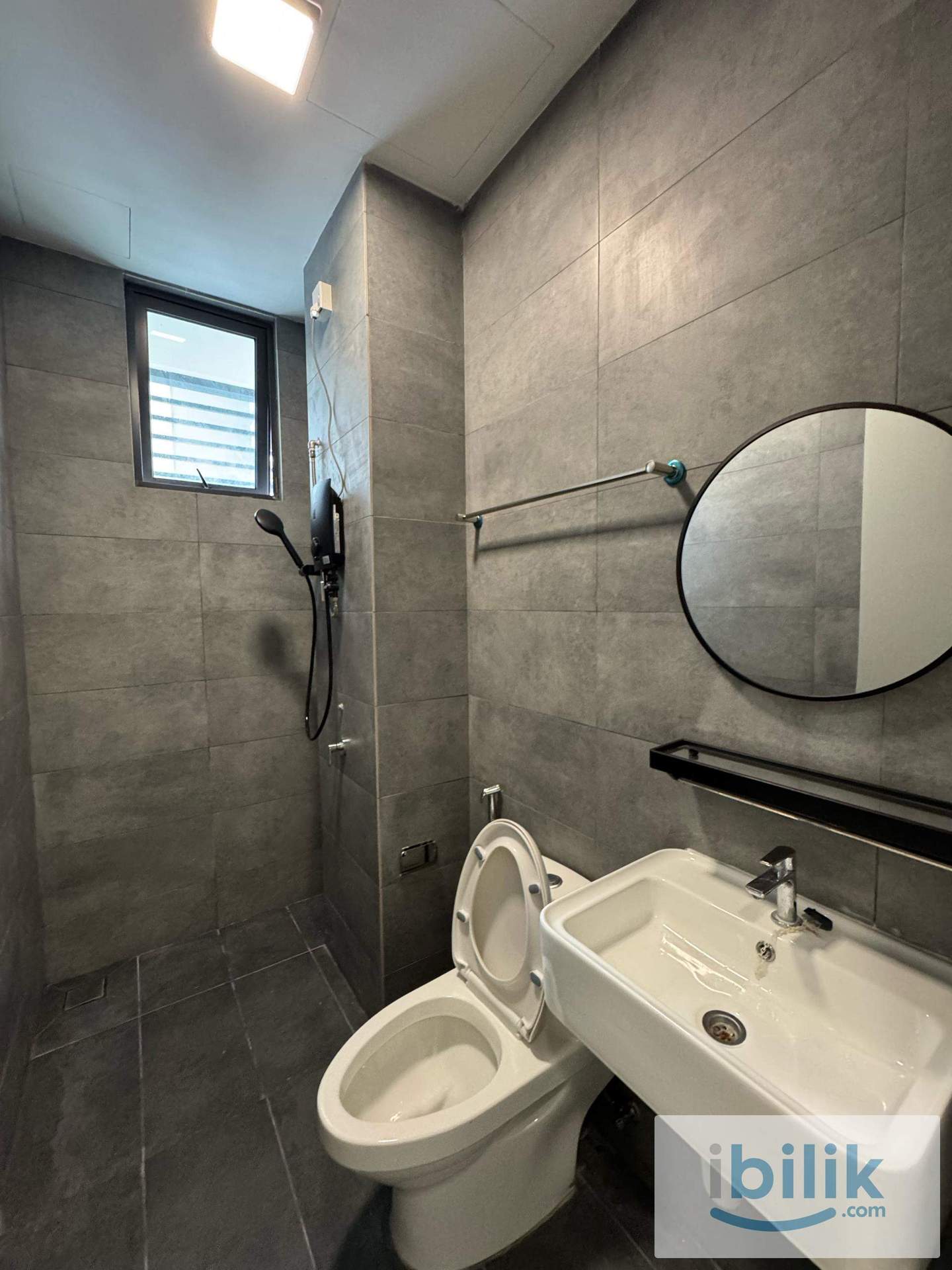 Middle room at Verando Residence (Free rental promotion) - Image 3
