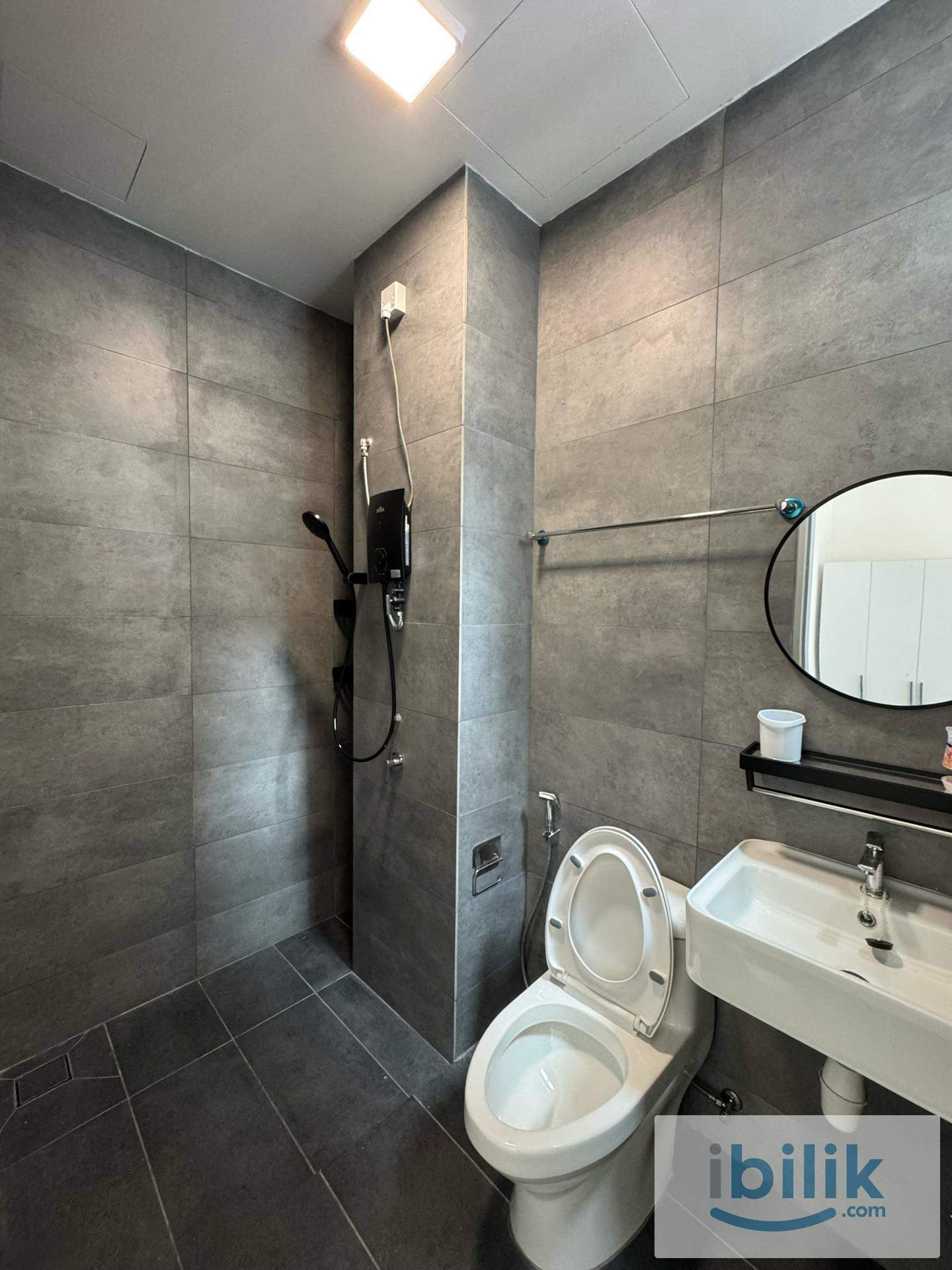 Middle room at Verando Residence (Free rental promotion) - Image 4