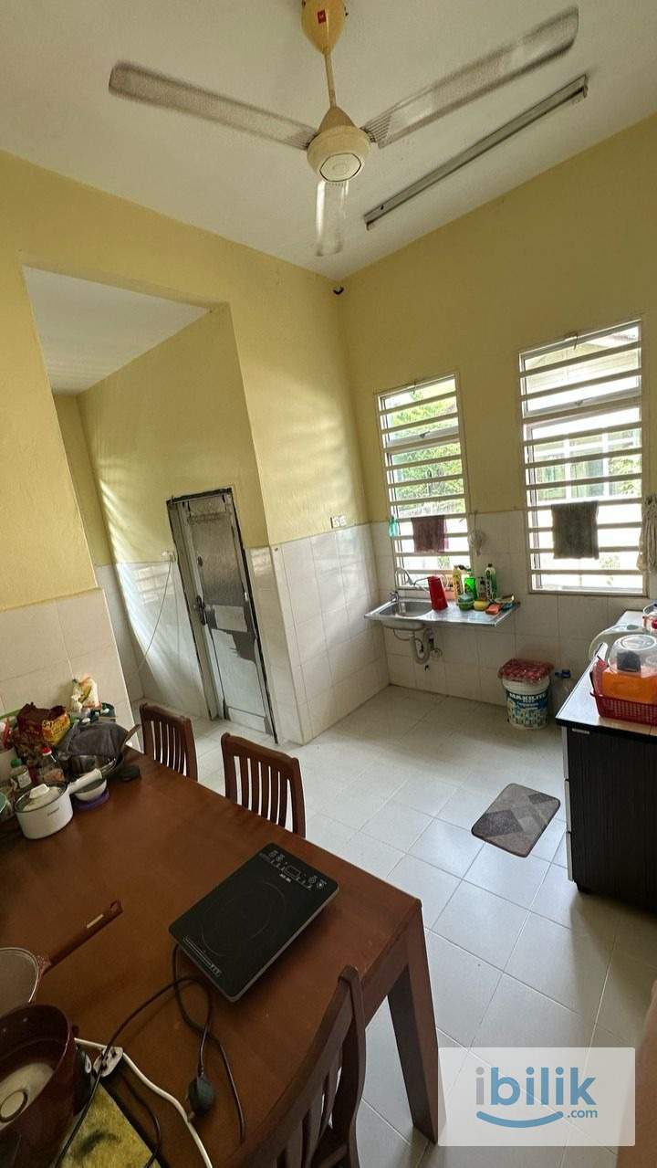 1 room to rent in Batu Kawan Dedaun Bungalow Village.RM700 Master Room - Image 4