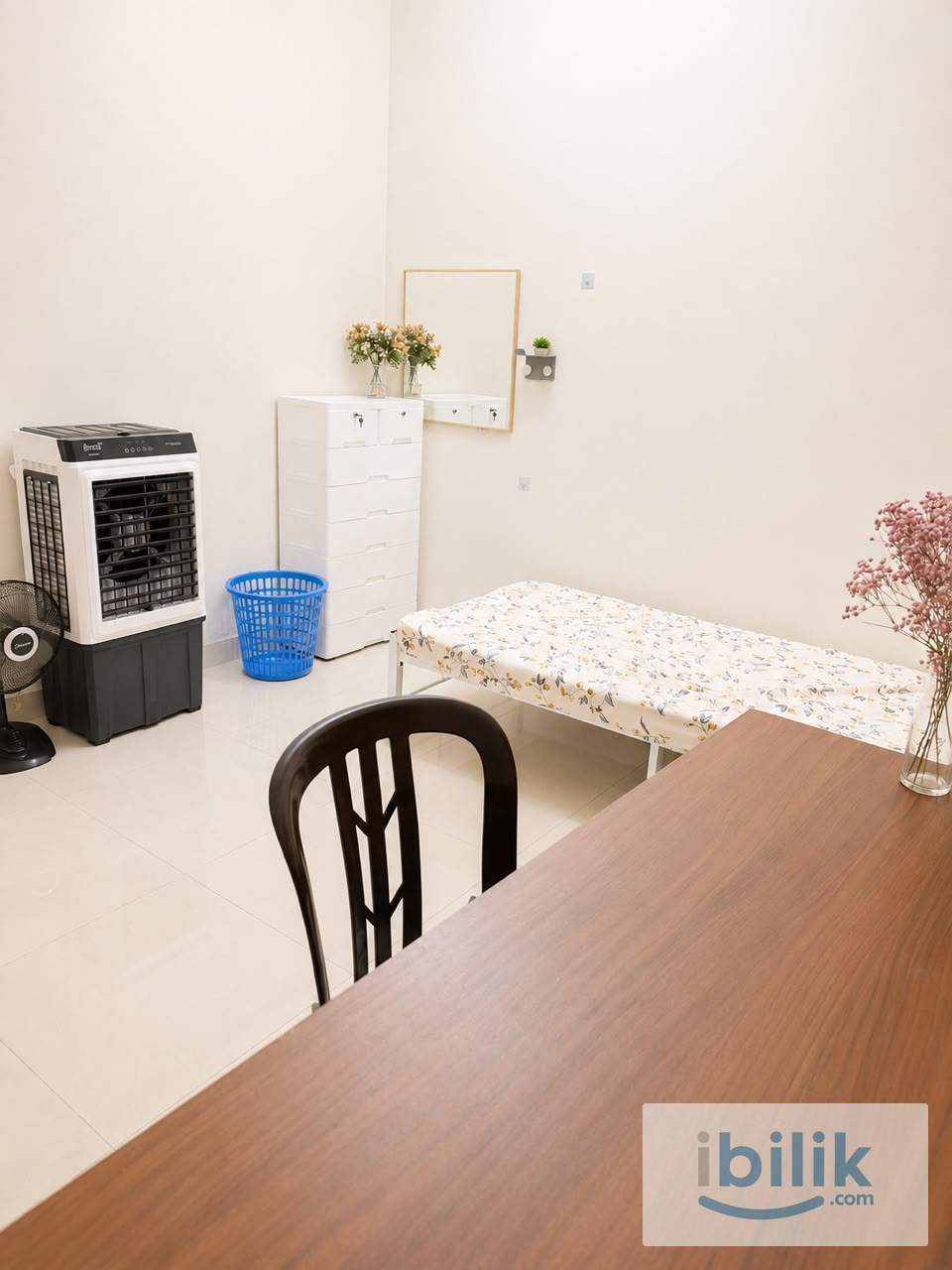 MIDDLE ROOM - 1 MINUTE to LRT TAMAN PARAMOUNT - Image 1