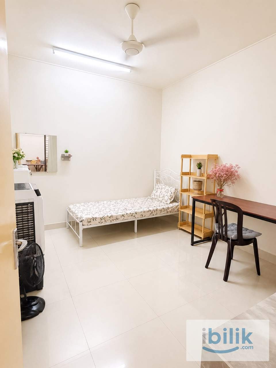 MIDDLE ROOM - 1 MINUTE to LRT TAMAN PARAMOUNT - Image 5