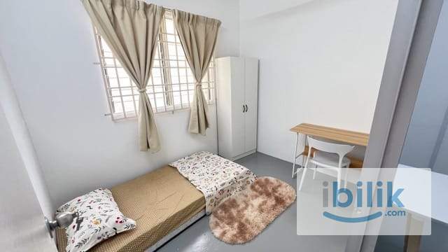 Middle room - Image 1