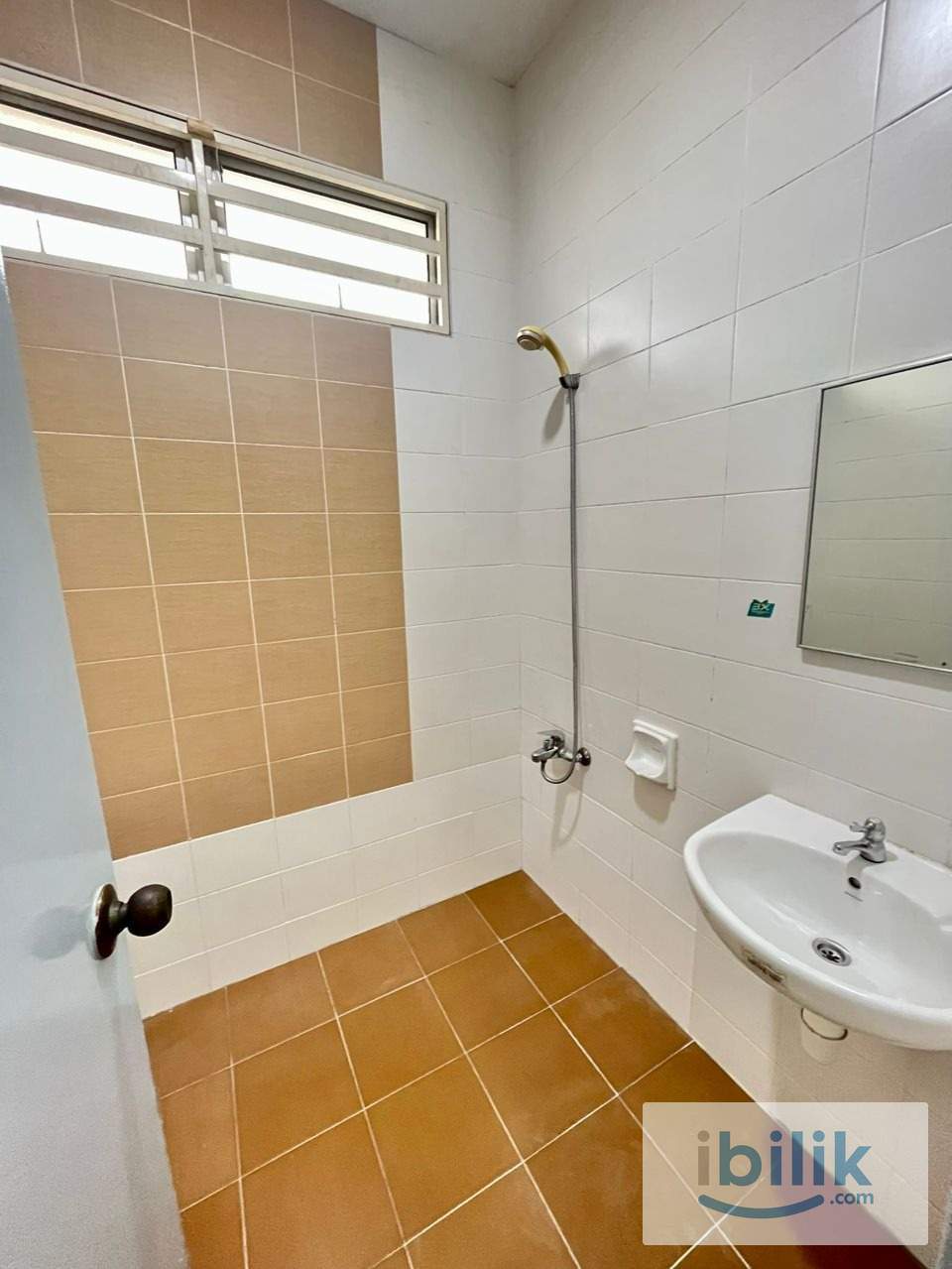 Dedaun Batu Kawan Room Rental - Image 4