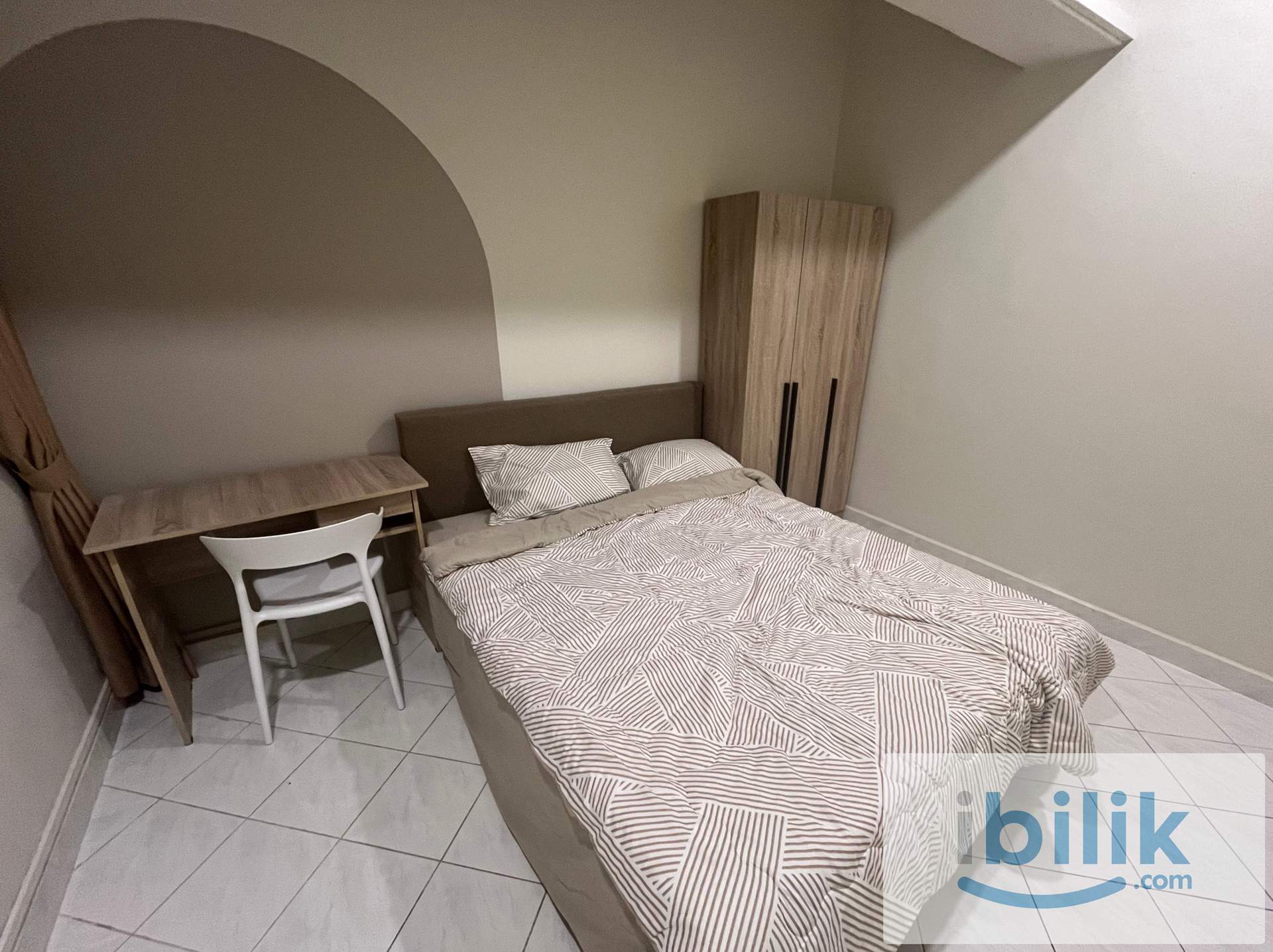 🏠Queen Bedroom Pantai Panorama🏠-Free WiFi 🌐🚄Walking to LRT🚄 - Image 1