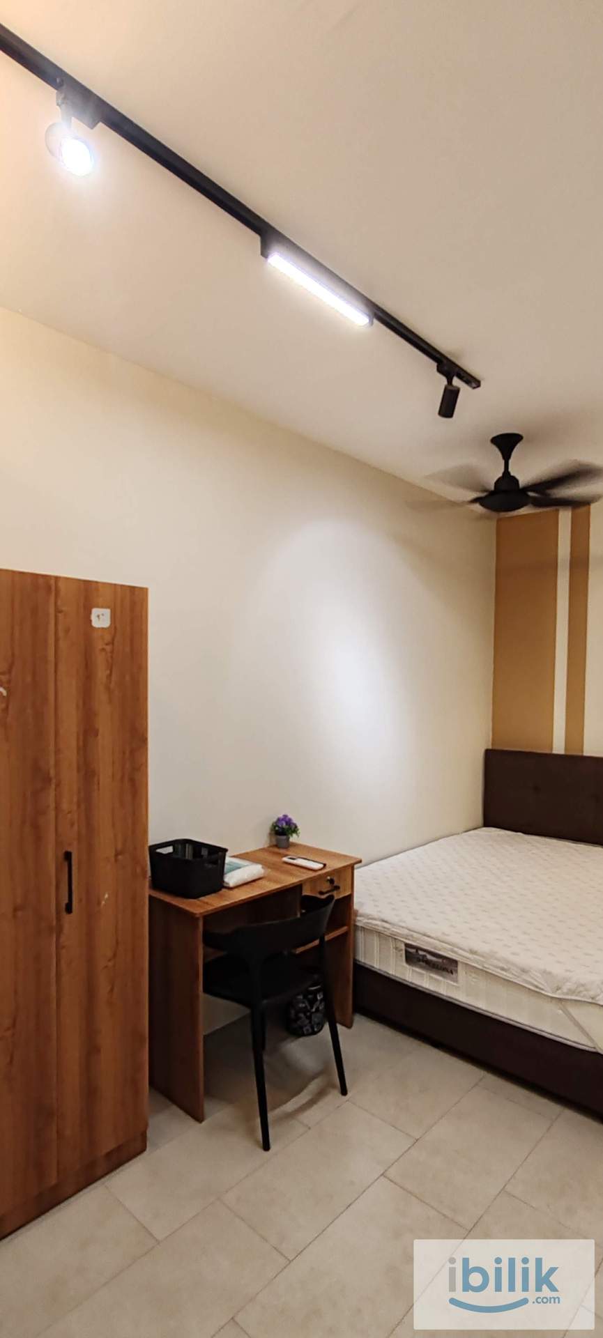 🏠Co Living Queen Room Full Furnish D'aman Crimson at Ara Damansara🏠-Free WiFi 🌐🚄Walking to LRT🚄ID design Room - Image 1