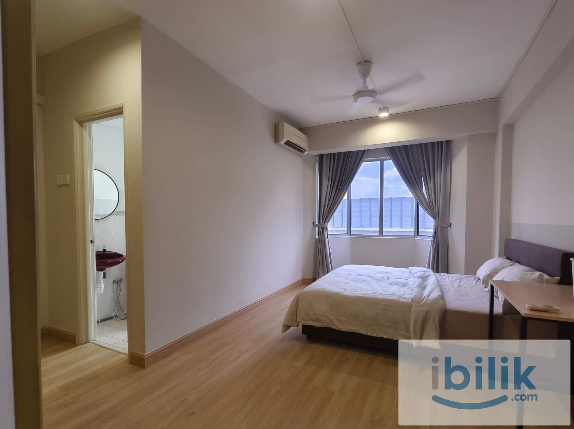 🏠Master Room at Kelana D'Putera🏠-Free WiFi 🌐🚄Walking to LRT🚄Last Master Room Left - Image 1