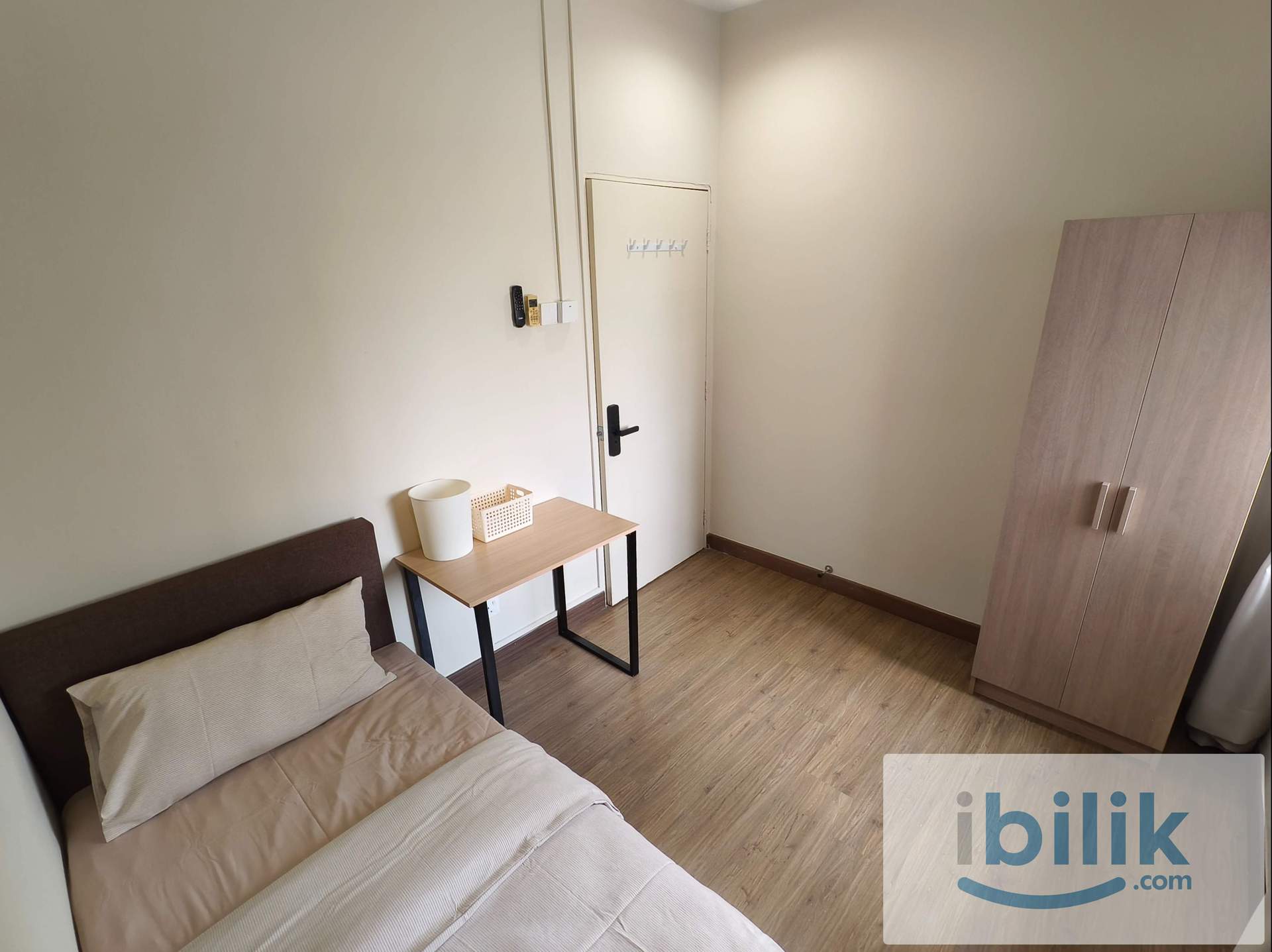 🏠Queen Bedroom at Kelana D'Putera🏠-Free WiFi 🌐ID Design Room - Image 2