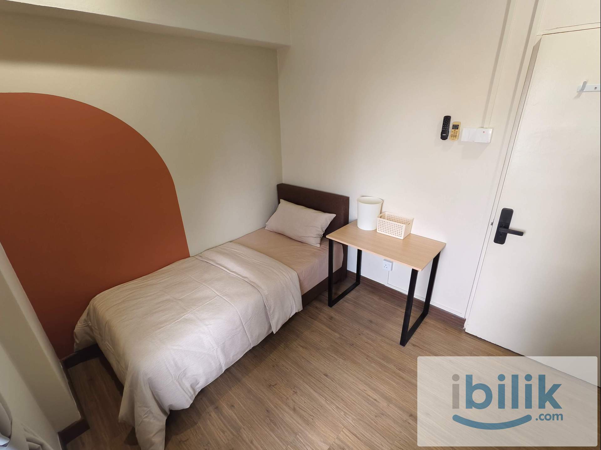 🏠Queen Bedroom at Kelana D'Putera🏠-Free WiFi 🌐ID Design Room - Image 3