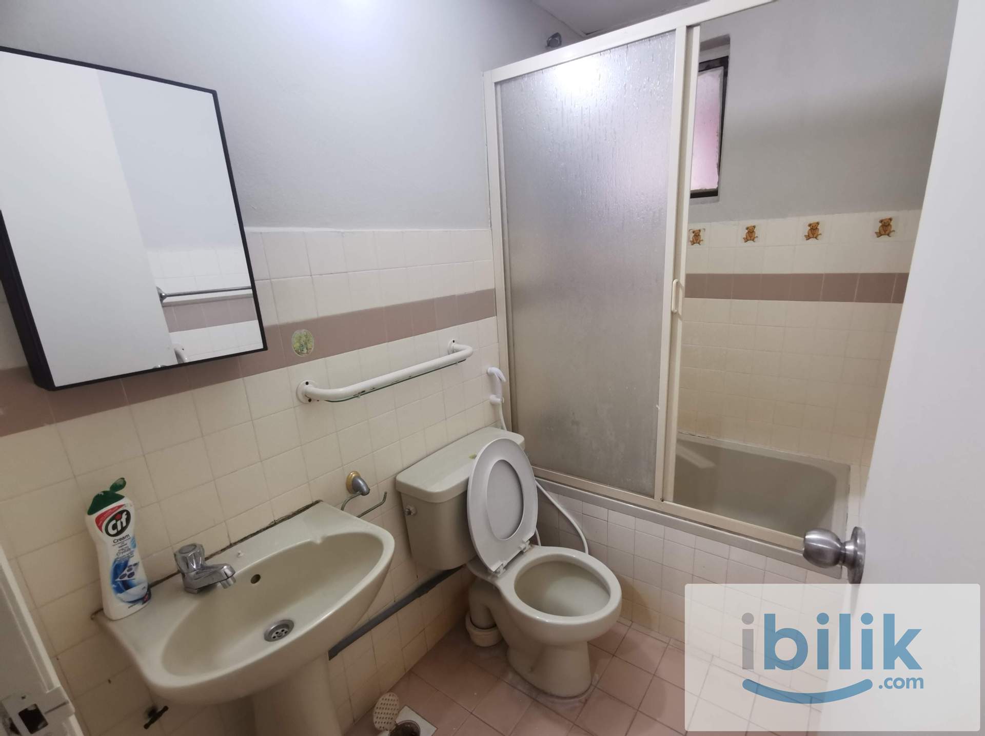 🏠Queen Room at Indah Villa, Bandar Sunway🏠-Free WiFi 🌐LAST ROOM LEFT - Image 3
