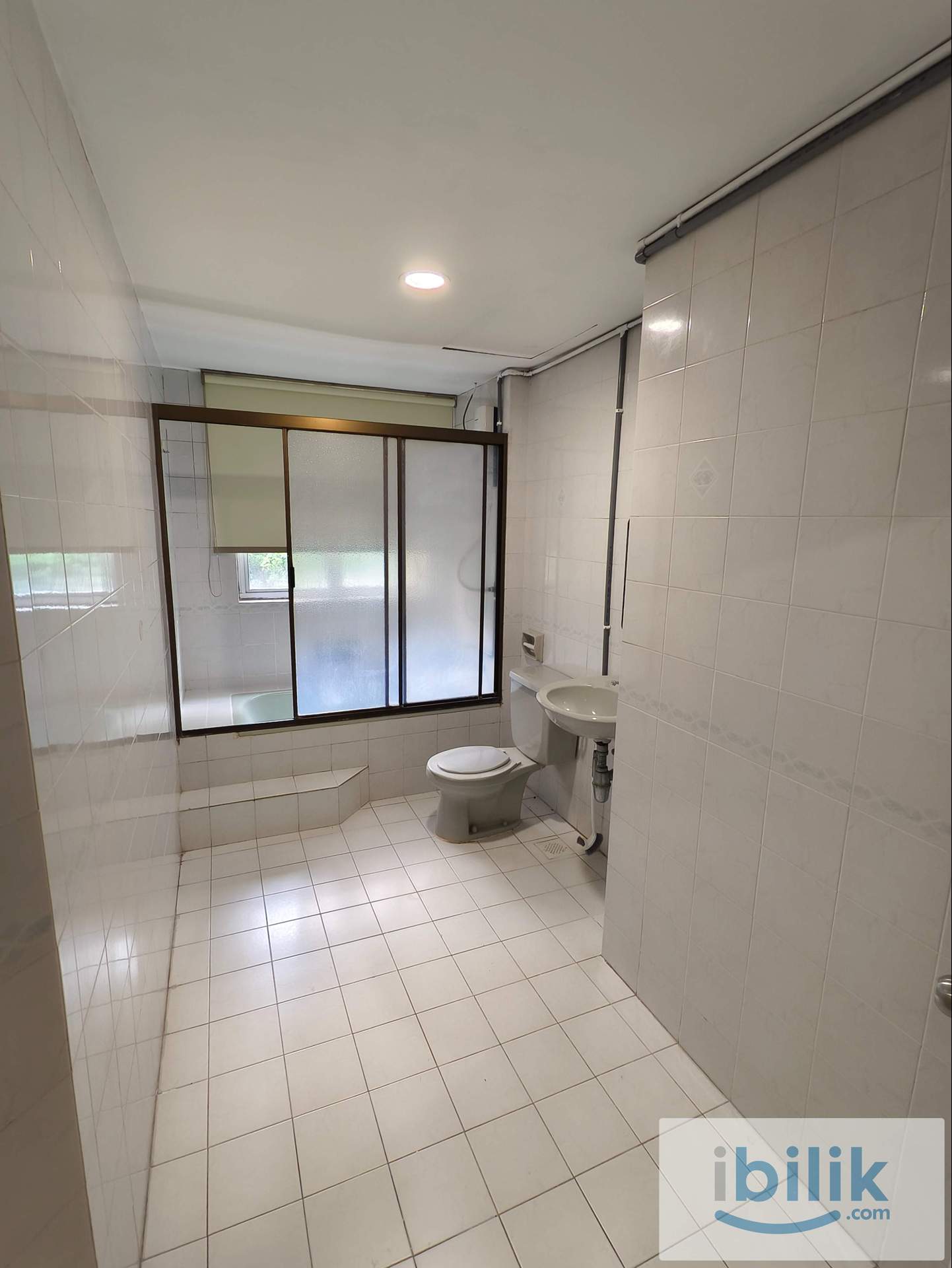 🏠Master Bedroom at Pantai Panorama-Bangsar South🏠-Free WiFi 🌐🚄Walking to LRT🚄 - Image 5