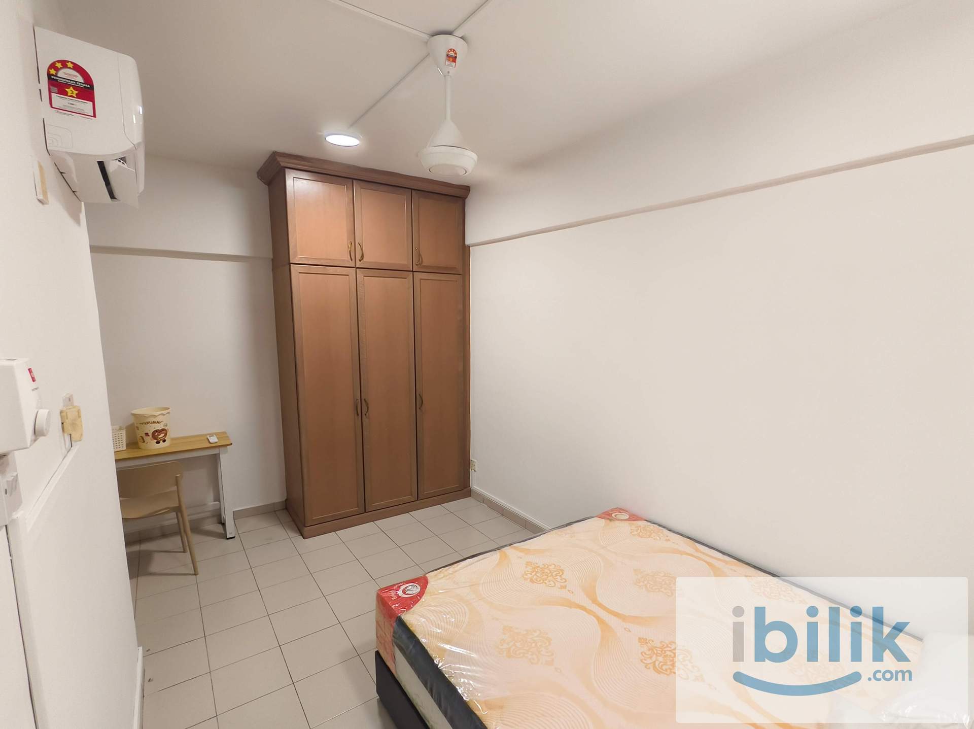 🏠Queen Bedroom at Shang Villa-Kelana Jaya🏠-Free WiFi 🌐🚄Walking to LRT 1 & 3🚄Last Deal - Image 1