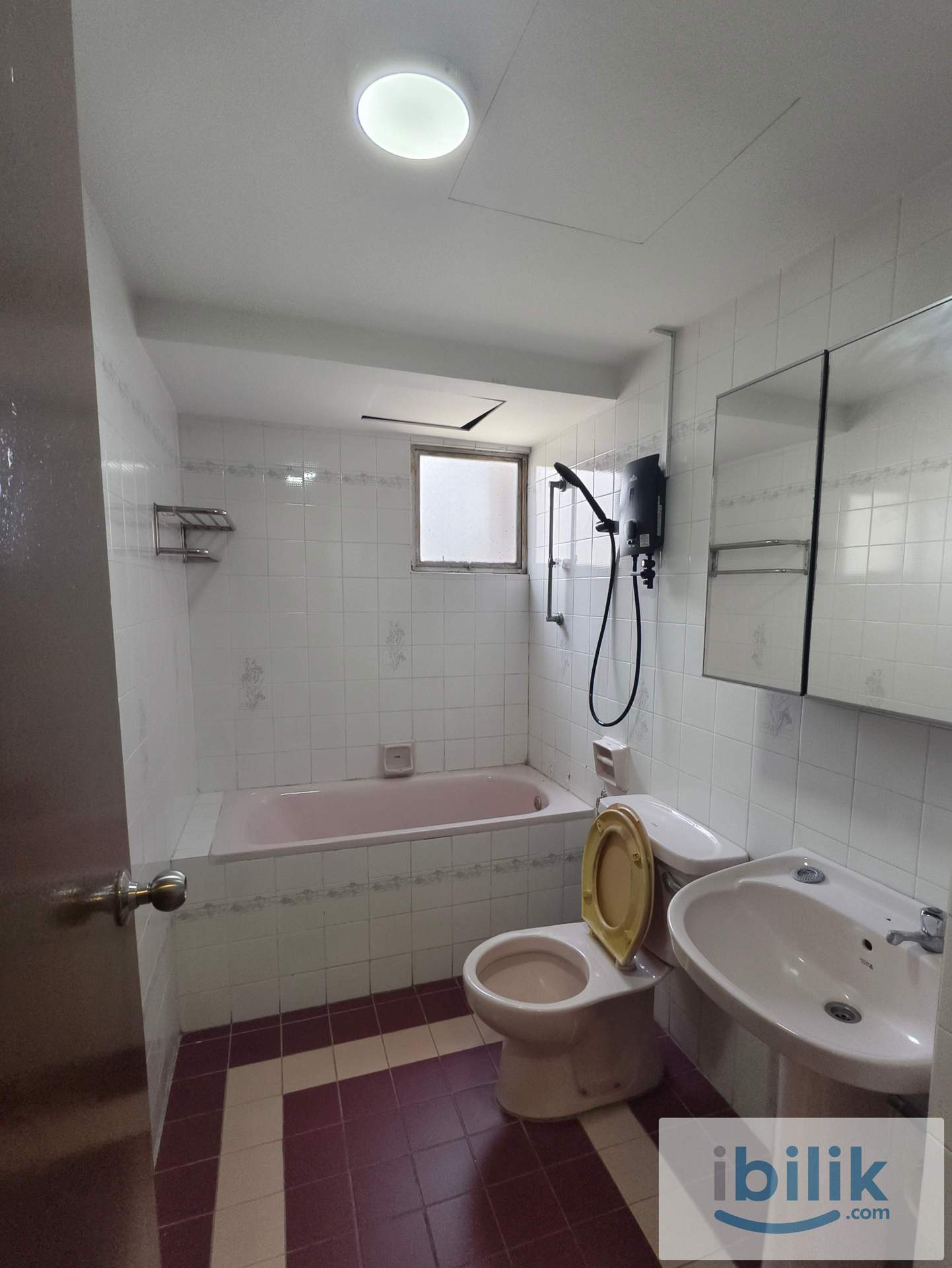 🏠Master Bedroom at Shang Villa-Kelana Jaya🏠-Free WiFi 🌐🚄Walking to LRT 1 & 3🚄Speacial offer - Image 1