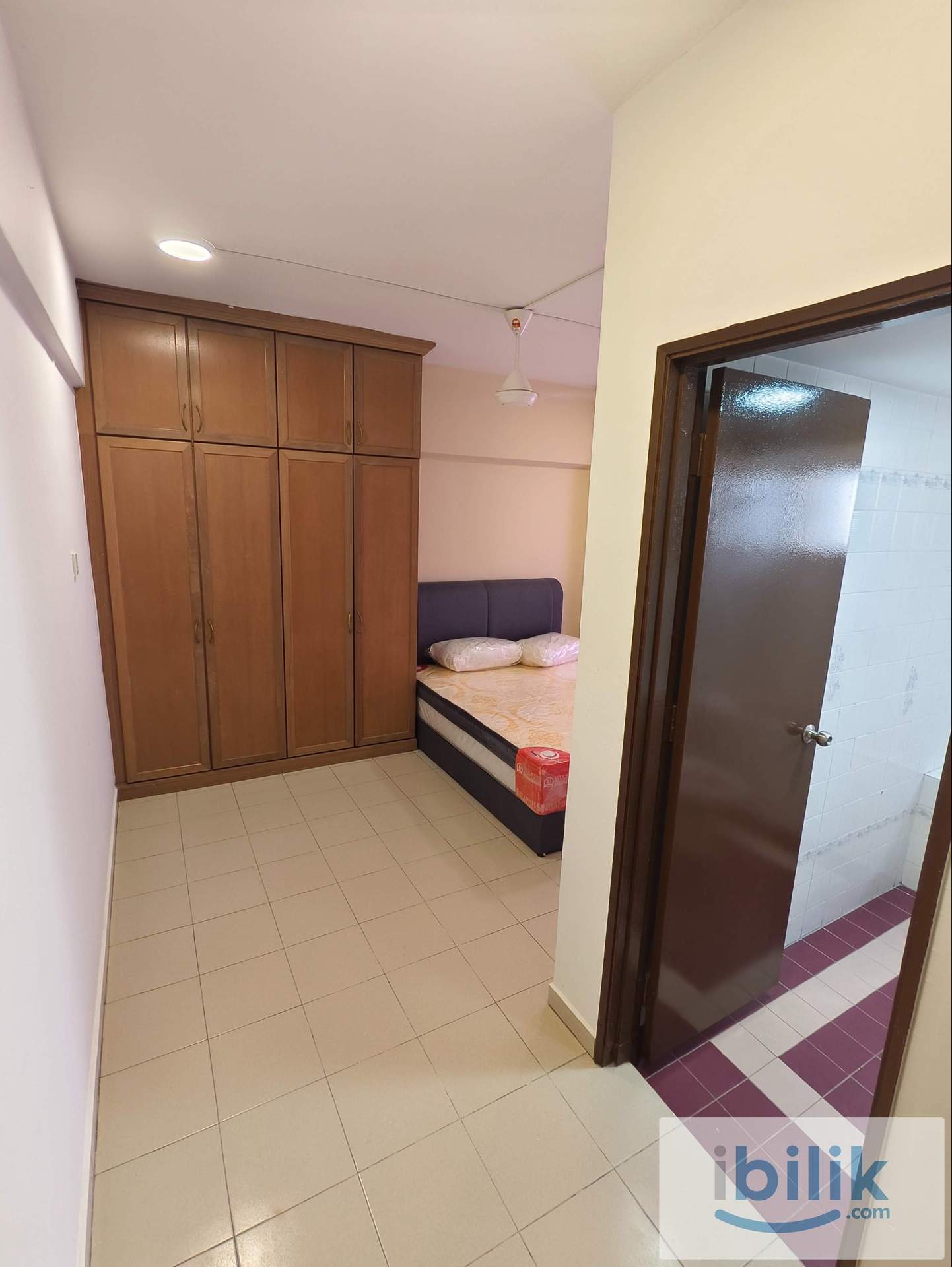 🏠Master Bedroom at Shang Villa-Kelana Jaya🏠-Free WiFi 🌐🚄Walking to LRT 1 & 3🚄Speacial offer - Image 2