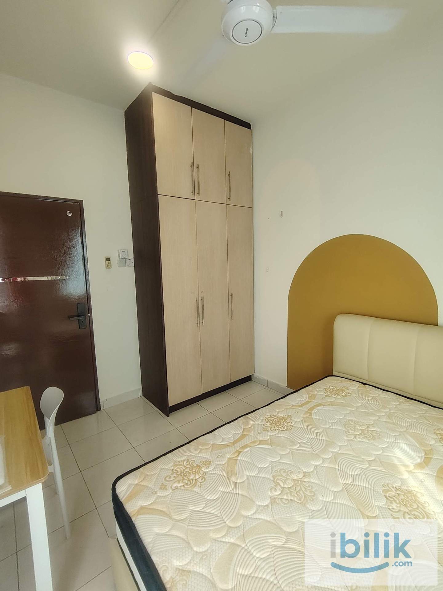 🏠 Queen Bedroom Full Furnish at Casa Tiara🚶‍♂️ Walk to LRT & KTM🚆 | 📶 Free WiFi & 💧 Water & ⚡ Common Area Electric - Image 1