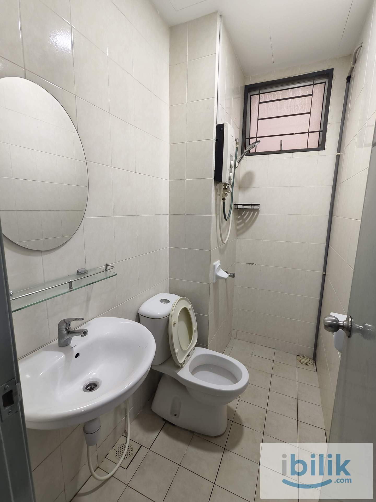 🏠 Queen Bedroom Full Furnish at Casa Tiara🚶‍♂️ Walk to LRT & KTM🚆 | 📶 Free WiFi & 💧 Water & ⚡ Common Area Electric - Image 4
