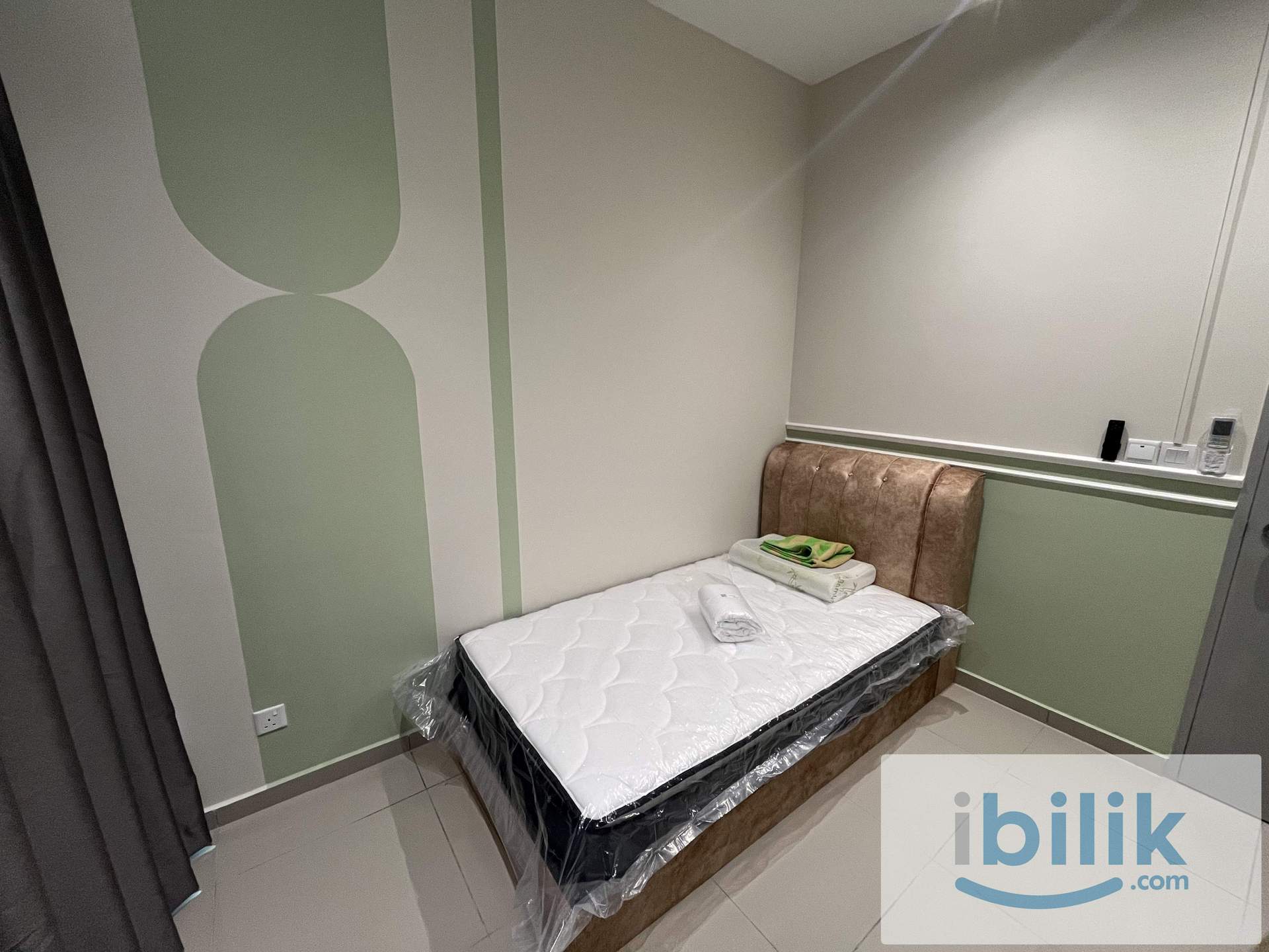 🏠Middle Room  at Nikka Residence, Bandar Sri Permaisuri🏠-Free WiFi 🌐🚄Walking to LRT🚄 - Image 1