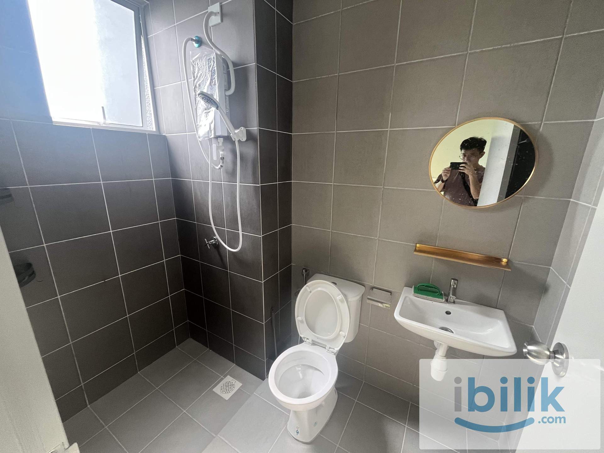 🏠Middle Room  at Nikka Residence, Bandar Sri Permaisuri🏠-Free WiFi 🌐🚄Walking to LRT🚄 - Image 5