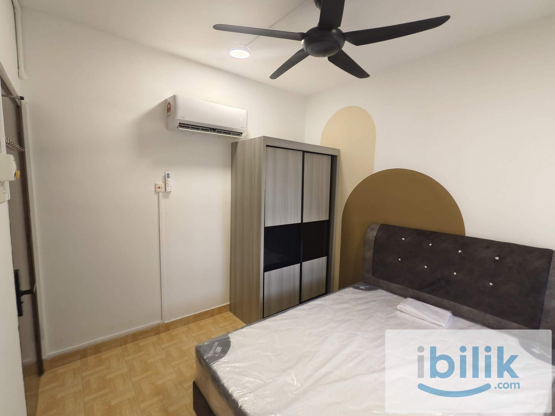 🏠 Queen Bedroom Full Furnish at Awana Puri 🚶‍♂️ Walk to LRT🚆 | 📶 Free WiFi & 💧 Water & ⚡ Common Area Electric - Image 1