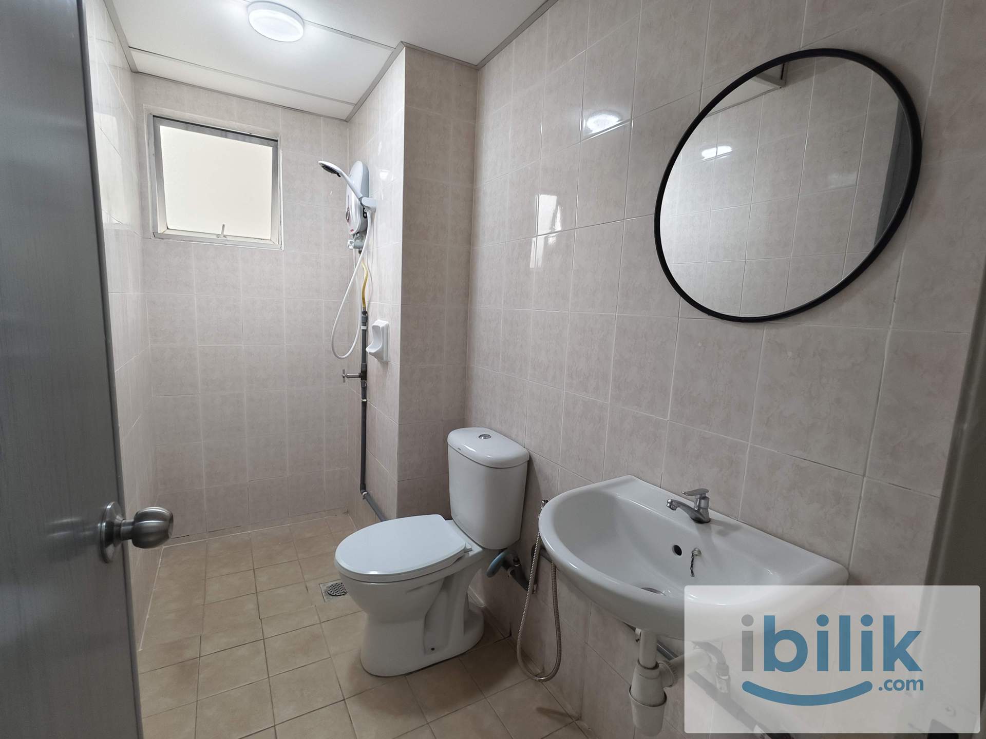 🏠 Master Bedroom Full Furnish at Wangsa Metroview🚶‍♂️ Walk to LRT 🚆 | 📶 Free WiFi & 💧 Water & ⚡ Common Area Electric - Image 2