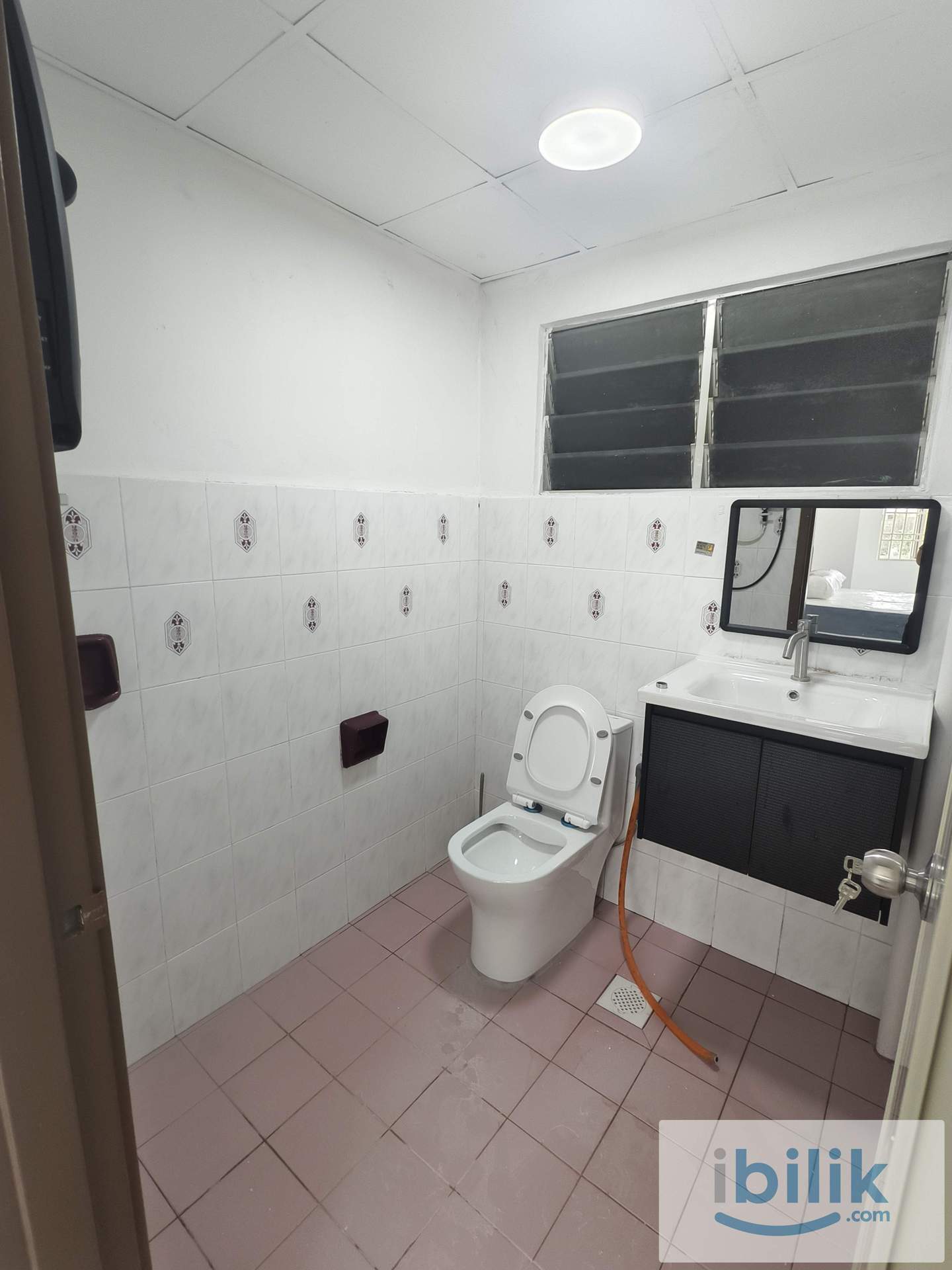 Queen Bedroom Full Furnish at Puncak Seri Kelana🚶‍♂️ Walk to LRT 🚆 | 📶 Free WiFi & 💧 Water & ⚡ Common Area Electric - Image 7